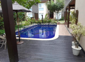 Casa com 3 suítes em condomínio com piscina em Juquehy